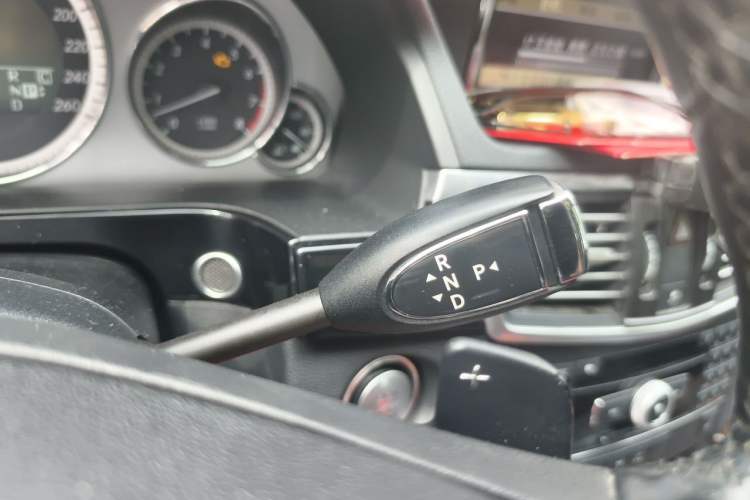 Used Mercedes-Benz E-Class 2010 E 300 L Fashion Model Gear Lever