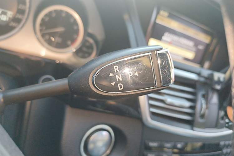 Used Mercedes-Benz E-Class 2010 E 300 L Fashion Model Gear Lever