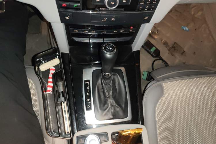 Used Mercedes-Benz E-Class 2010 E 200 CGI Elegant Model Gear Lever