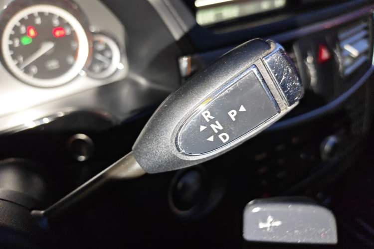 Used Mercedes-Benz E-Class 2010 E 300 L Fashion Model Gear Lever