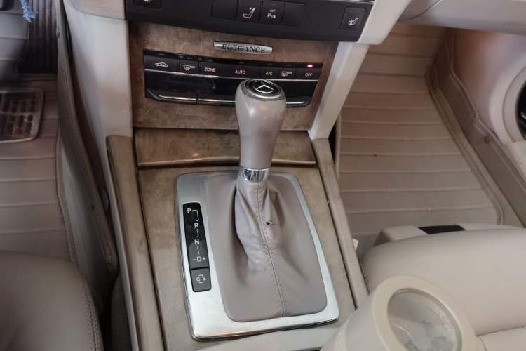 Used Mercedes-Benz E-Class 2010 E 200 CGI Elegant Model Gear Lever