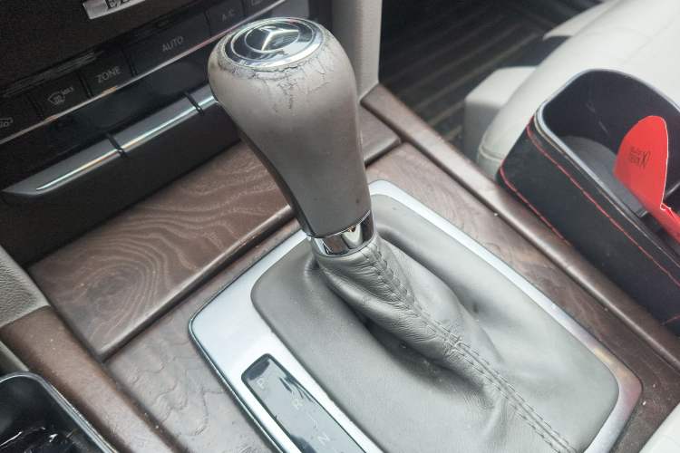 Used Mercedes-Benz E-Class 2010 E 200 CGI Elegant Model Gear Lever