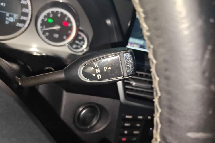 Used Mercedes-Benz E-Class 2010 E 300 L Fashion Model Gear Lever