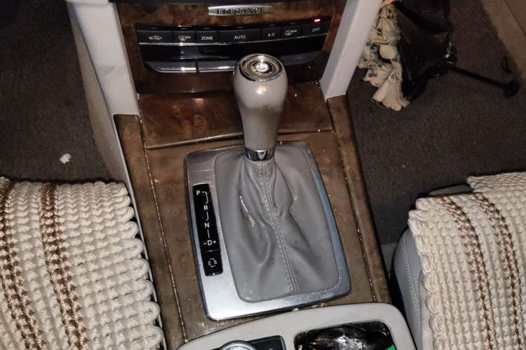 Used Mercedes-Benz E-Class 2010 E 200 CGI Elegant Model Gear Lever