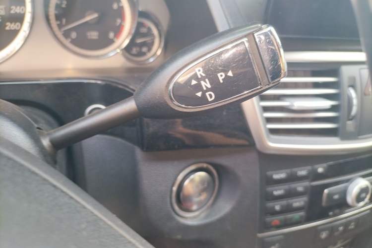 Used Mercedes-Benz E-Class 2010 E 300 L Fashion Model Gear Lever