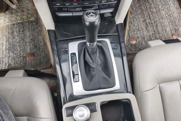 Used Mercedes-Benz E-Class 2010 E 200 CGI Elegant Model Gear Lever