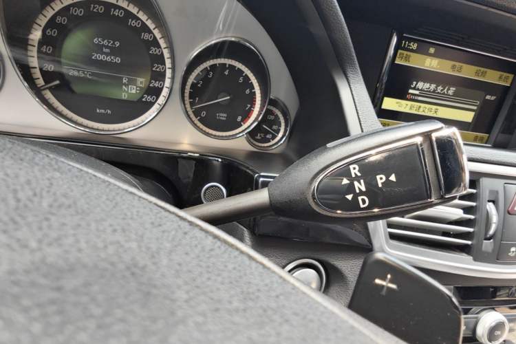 Used Mercedes-Benz E-Class 2010 E 300 L Fashion Model Gear Lever