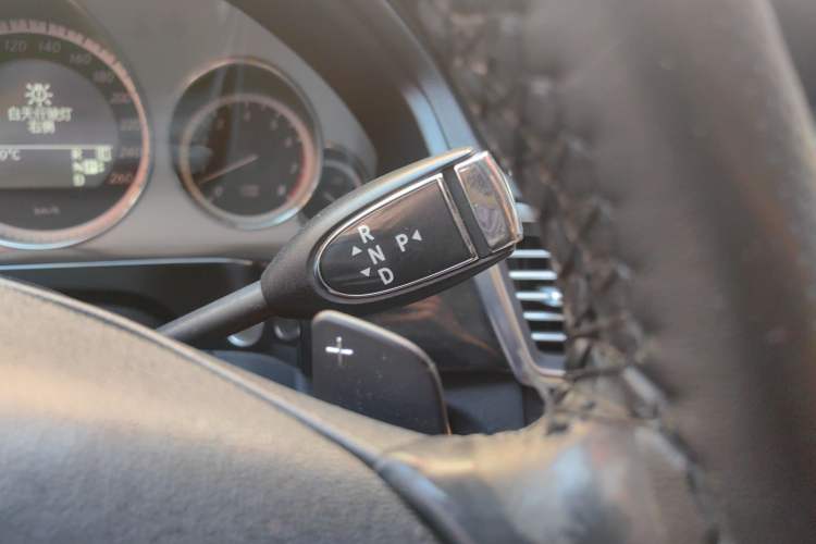 Used Mercedes-Benz E-Class 2010 E 300 L Fashion Model Gear Lever