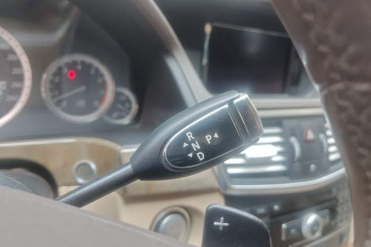 Used Mercedes-Benz E-Class 2010 E 300 Elegant Luxury Edition Gear Lever