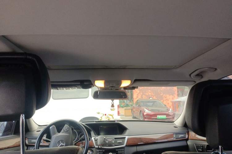 Used Mercedes-Benz E-Class 2010 E 300 L Fashion Model Headliner