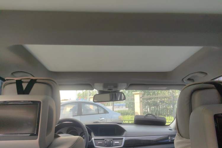 Used Mercedes-Benz E-Class 2010 E 300 L Fashion Model Headliner