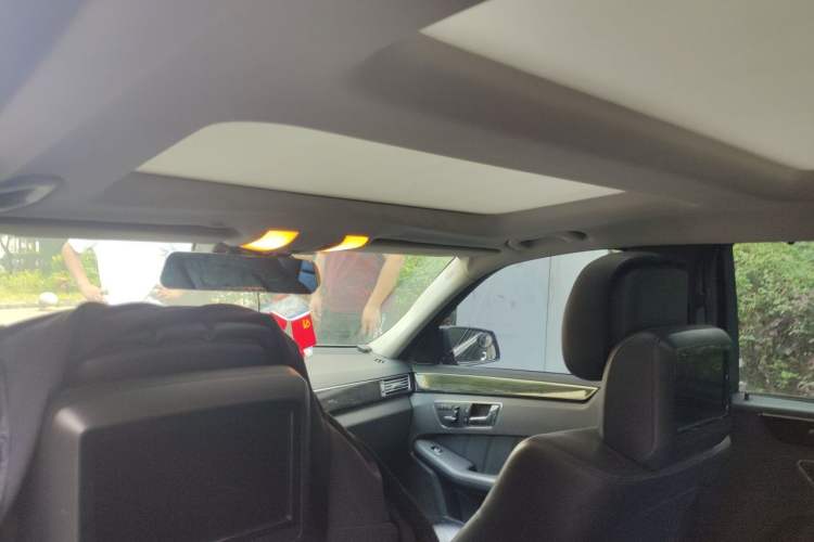 Used Mercedes-Benz E-Class 2010 E 300 L Fashion Model Headliner