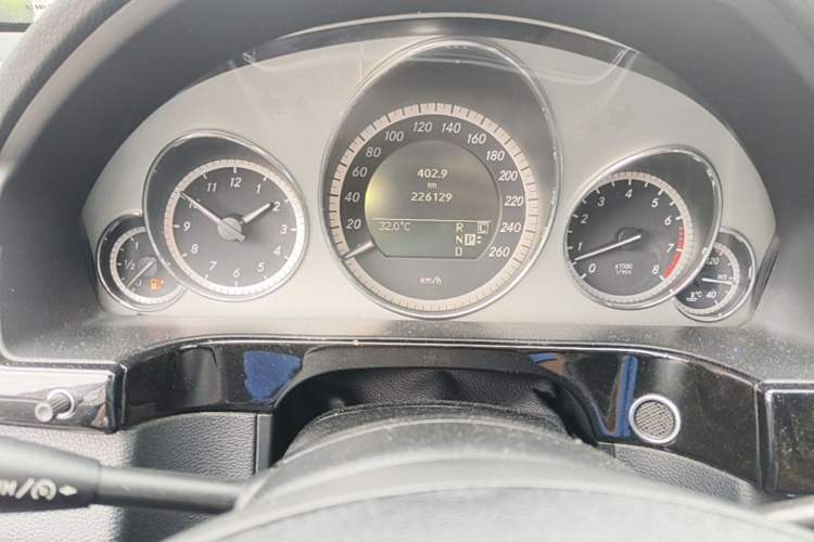 Used Mercedes-Benz E-Class 2010 E 300 L Fashion Model Instrument Cluster