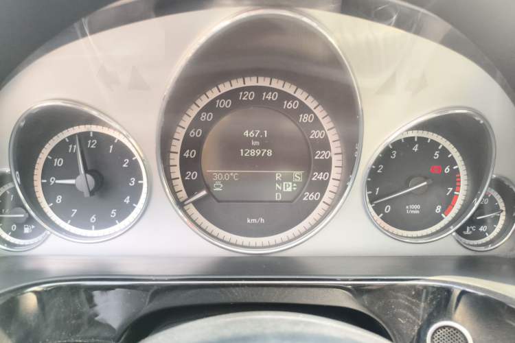 Used Mercedes-Benz E-Class 2010 E 300 L Fashion Model Instrument Cluster