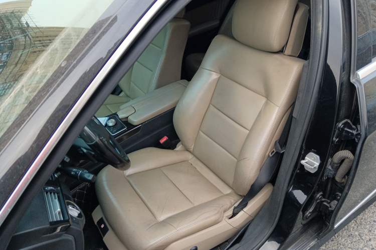 Used Mercedes-Benz E-Class 2010 E 300 Fashion Luxury Edition Left Front Seat