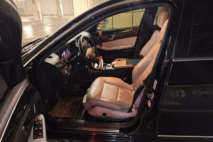 Used Mercedes-Benz E-Class 2010 E 300 L Fashion Model Left Front Seat