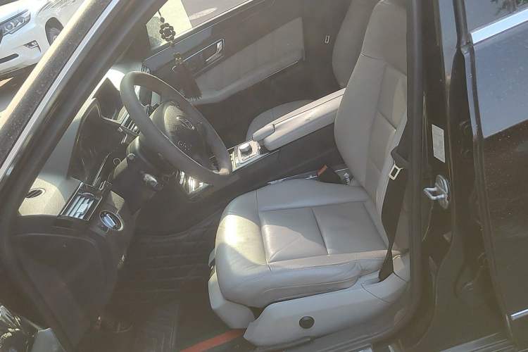 Used Mercedes-Benz E-Class 2010 E 300 L Fashion Model Left Front Seat