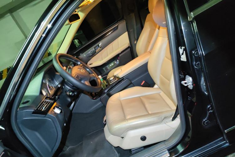 Used Mercedes-Benz E-Class 2010 E 300 L Fashion Model Left Front Seat