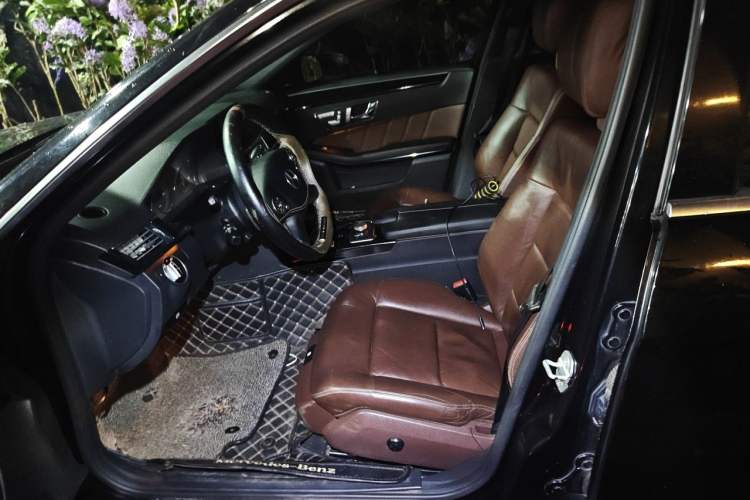 Used Mercedes-Benz E-Class 2010 E 300 L Fashion Model Left Front Seat