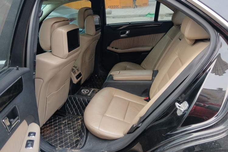 Used Mercedes-Benz E-Class 2010 E 300 Fashion Luxury Edition Left Rear Seat