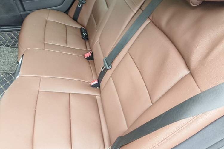 Used Mercedes-Benz E-Class 2010 E 300 L Fashion Model Left Rear Seat