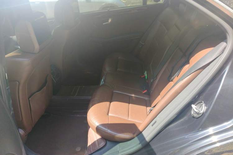 Used Mercedes-Benz E-Class 2010 E 300 L Fashion Model Left Rear Seat