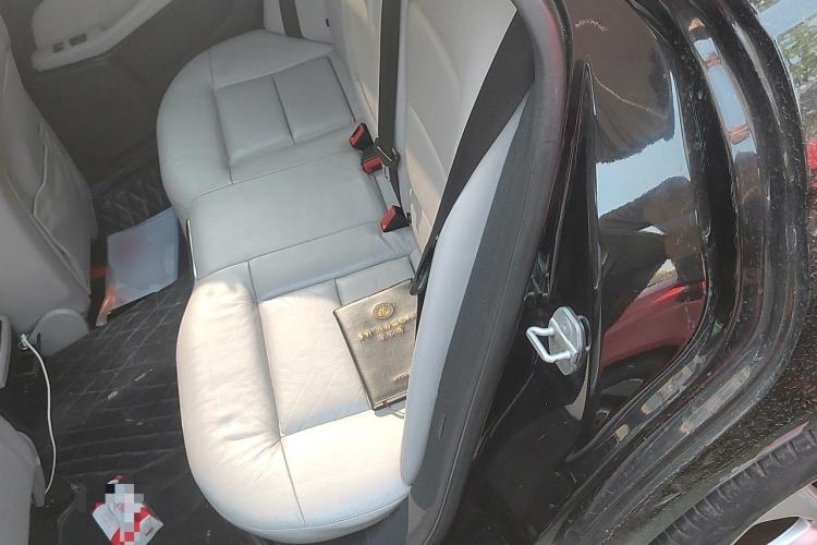 Used Mercedes-Benz E-Class 2010 E 300 L Fashion Model Left Rear Seat