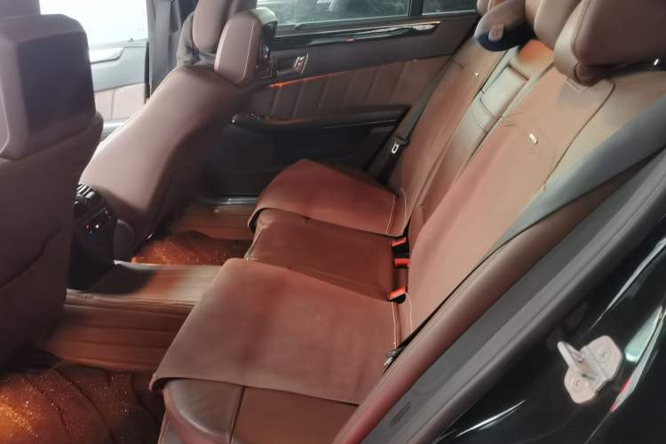 Used Mercedes-Benz E-Class 2010 E 300 L Fashion Model Left Rear Seat