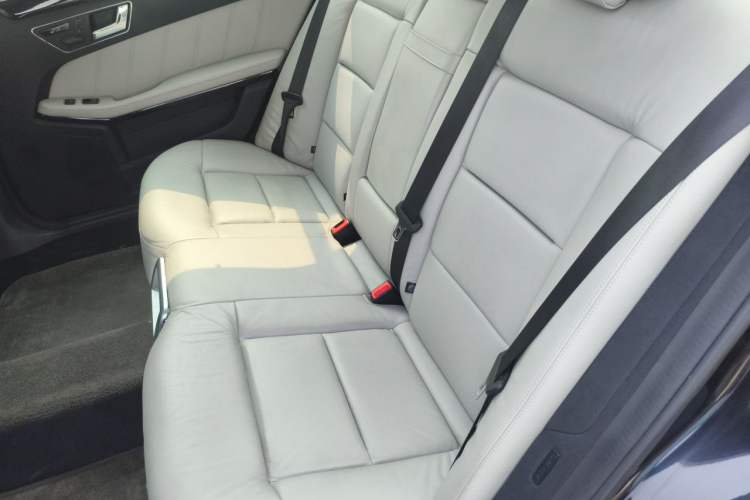 Used Mercedes-Benz E-Class 2010 E 300 L Fashion Model Left Rear Seat