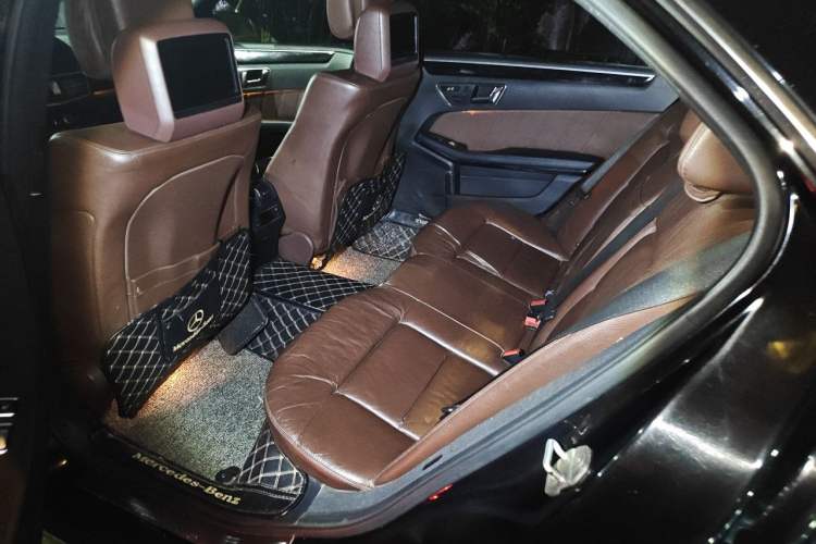 Used Mercedes-Benz E-Class 2010 E 300 L Fashion Model Left Rear Seat