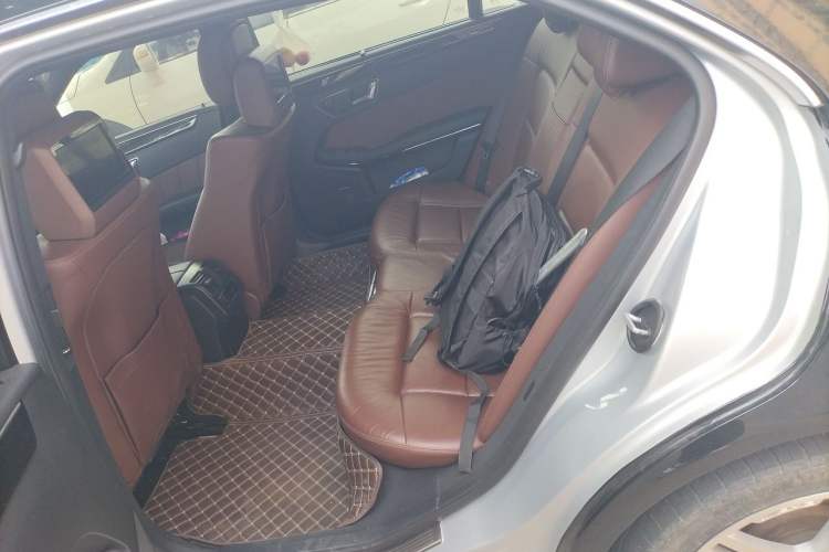 Used Mercedes-Benz E-Class 2010 E 300 L Fashion Model Left Rear Seat