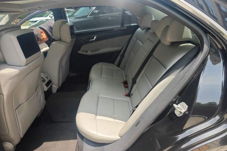Used Mercedes-Benz E-Class 2010 E 300 L Fashion Model Left Rear Seat