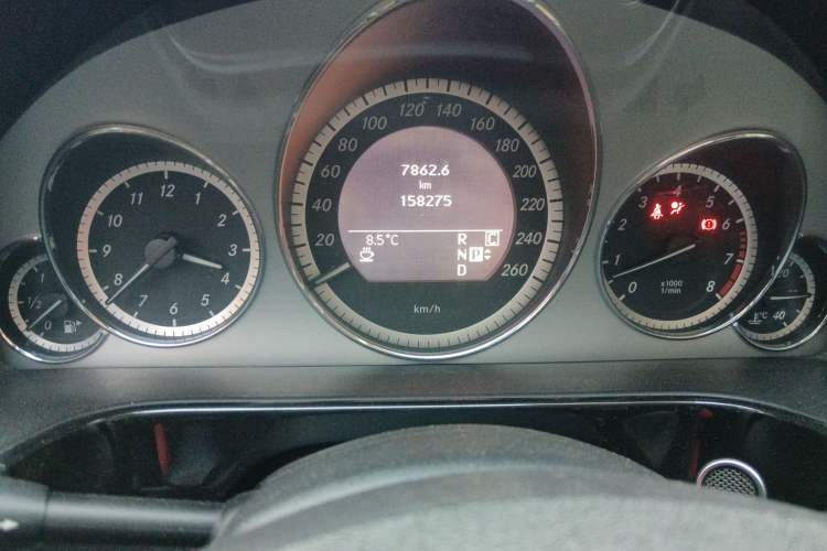 Used Mercedes-Benz E-Class 2010 E 300 Fashion Luxury Edition Odometer Close Up