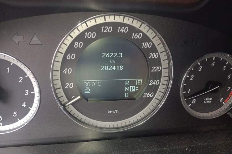 Used Mercedes-Benz E-Class 2010 E 300 L Fashion Model Odometer Close Up