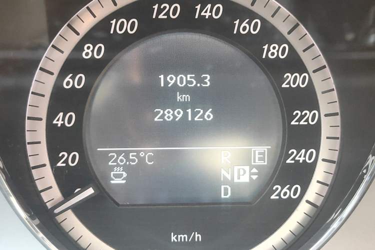 Used Mercedes-Benz E-Class 2010 E 300 L Fashion Model Odometer Close Up