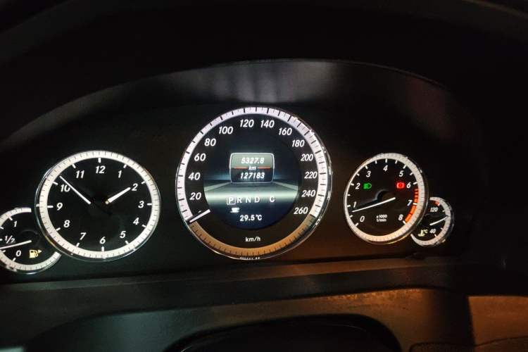 Used Mercedes-Benz E-Class 2010 E 260 CGI Coupe Odometer Close Up