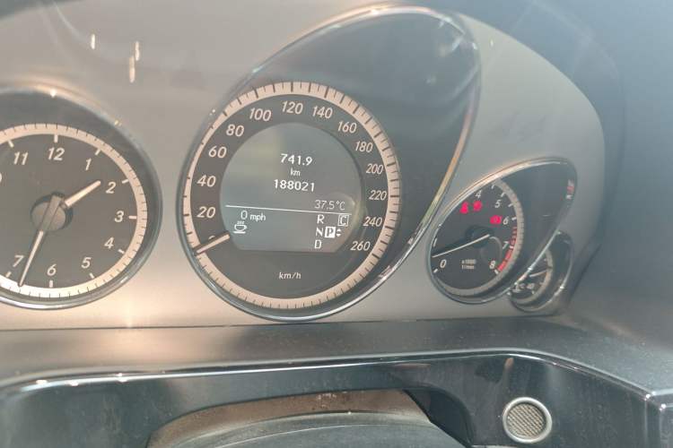 Used Mercedes-Benz E-Class 2010 E 300 L Fashion Model Odometer Close Up