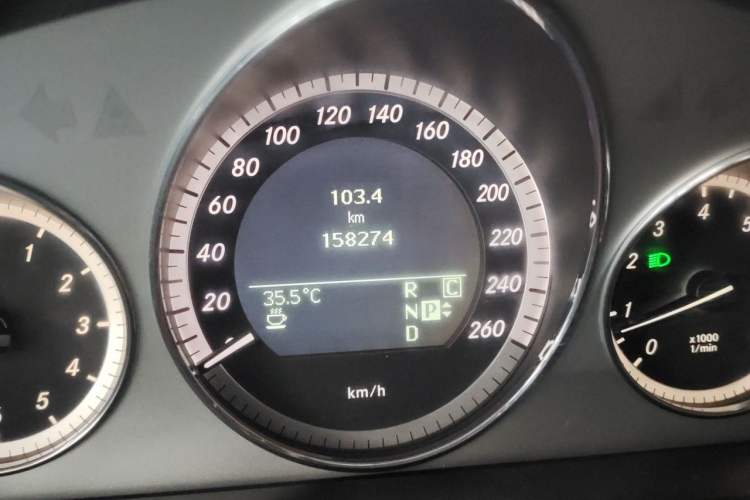 Used Mercedes-Benz E-Class 2010 E 300 Fashion Luxury Edition Odometer Close Up