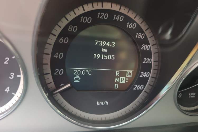 Used Mercedes-Benz E-Class 2010 E 300 L Fashion Model Odometer Close Up