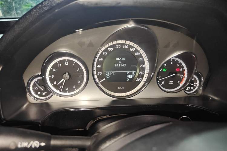 Used Mercedes-Benz E-Class 2010 E 300 L Fashion Model Odometer Close Up