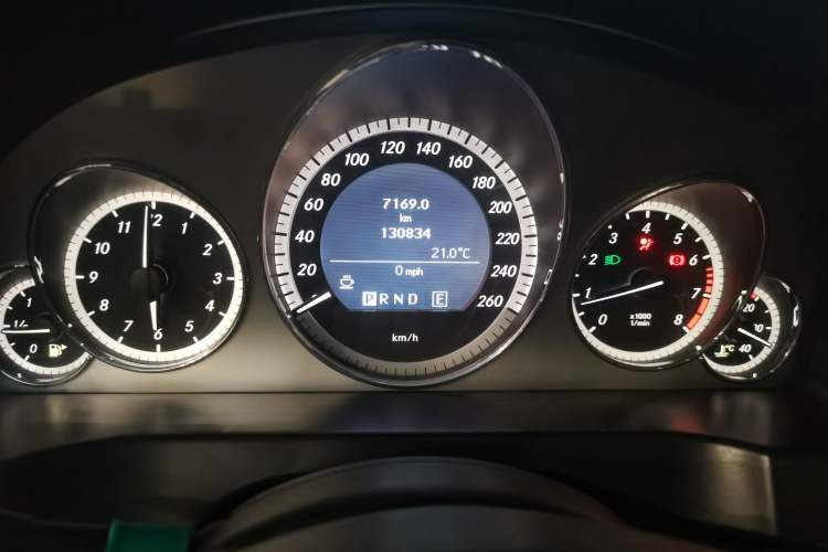 Used Mercedes-Benz E-Class 2010 E 260 CGI Coupe Odometer Close Up