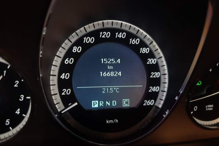 Used Mercedes-Benz E-Class 2010 E 260 CGI Coupe Odometer Close Up