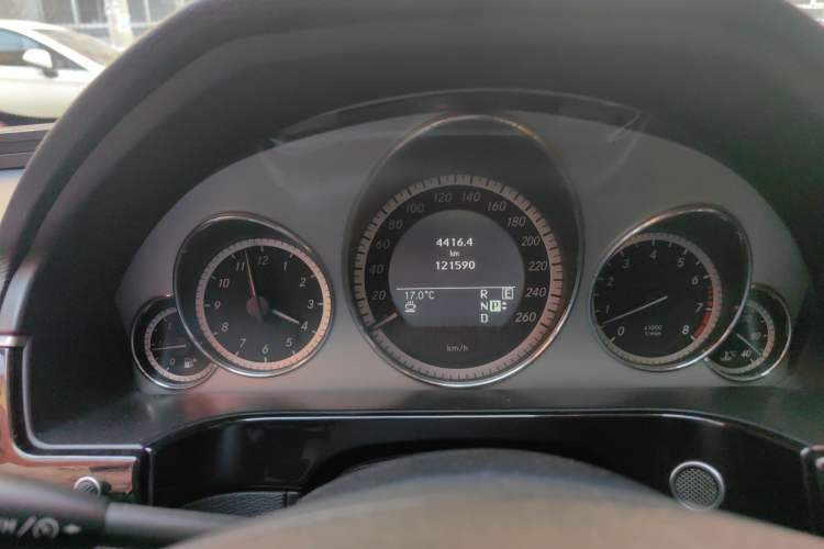 Used Mercedes-Benz E-Class 2010 E 300 L Fashion Model Odometer Close Up