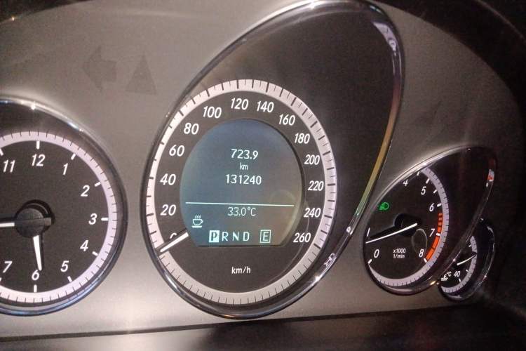 Used Mercedes-Benz E-Class 2010 E 260 CGI Coupe Odometer Close Up