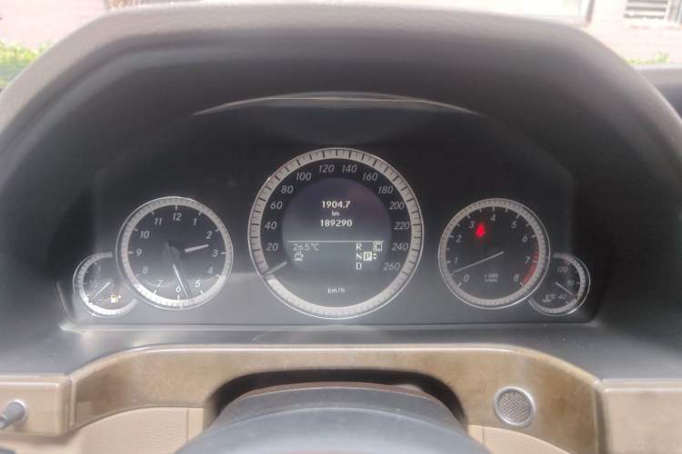Used Mercedes-Benz E-Class 2010 E 300 Elegant Luxury Edition Odometer Close Up