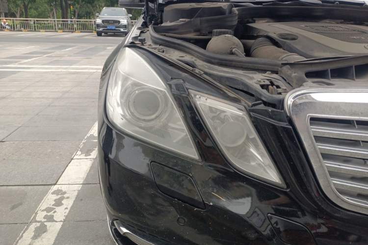 Used Mercedes-Benz E-Class 2010 E 300 L Fashion Model Right Front Headlight