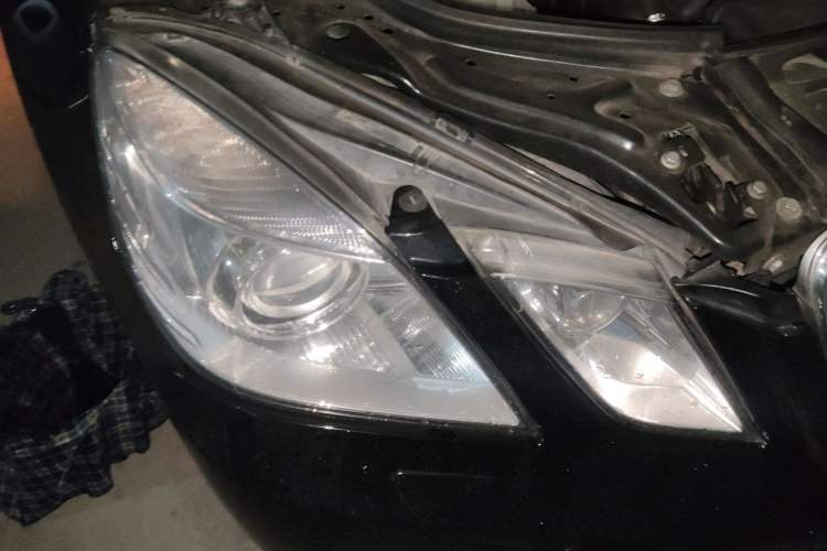 Used Mercedes-Benz E-Class 2010 E 200 CGI Elegant Model Right Front Headlight