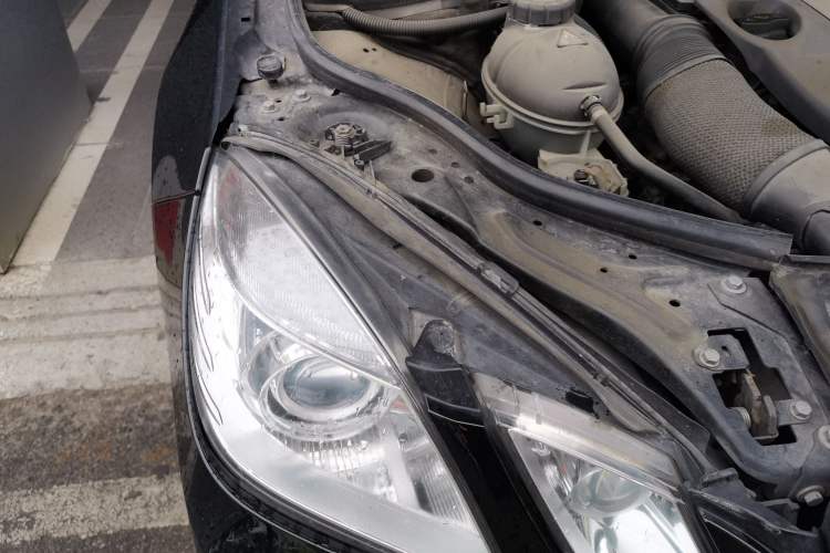 Used Mercedes-Benz E-Class 2010 E 300 L Fashion Model Right Front Headlight