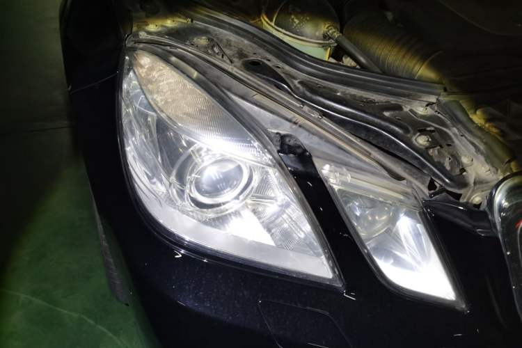 Used Mercedes-Benz E-Class 2010 E 300 L Fashion Model Right Front Headlight