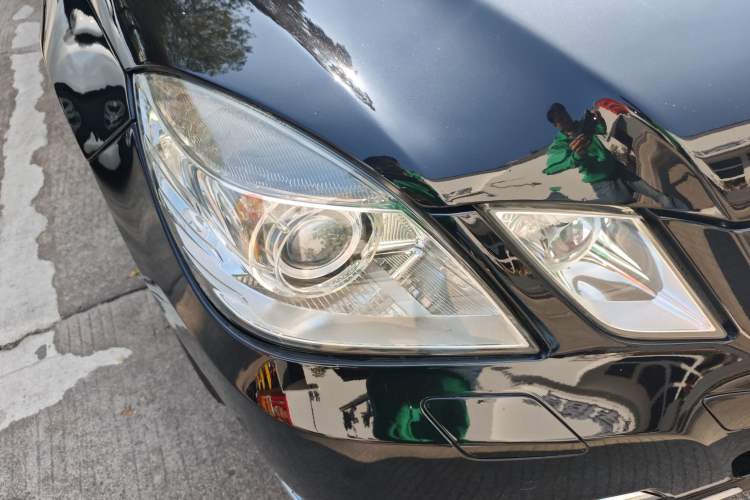 Used Mercedes-Benz E-Class 2010 E 300 L Fashion Model Right Front Headlight